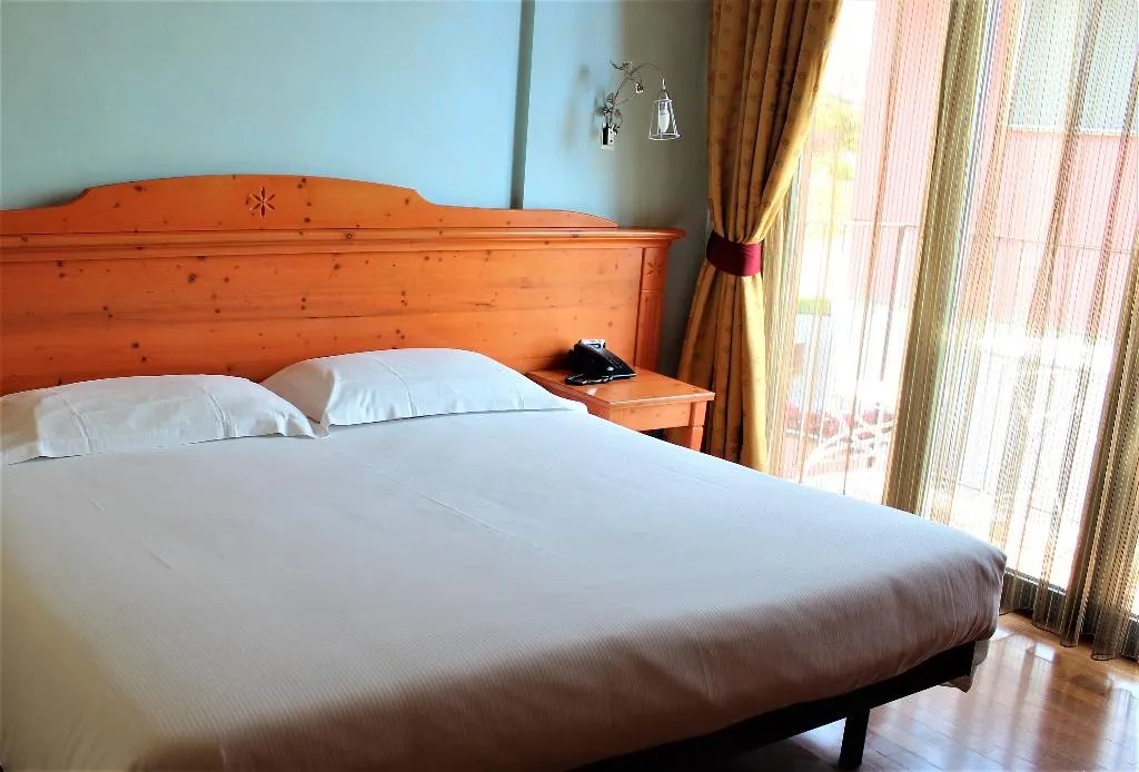 TRIPLE STANDARD Room, Hotel Montelago, Milan