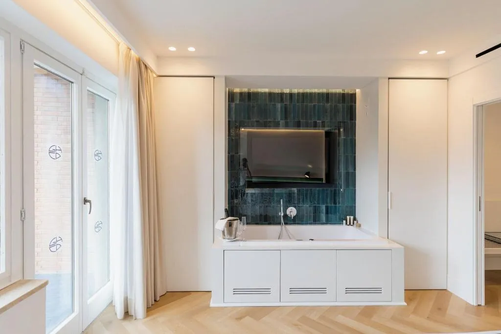 SUITE QUEEN SIZE BED Room, Grand Hotel Cesare Augusto, Naples