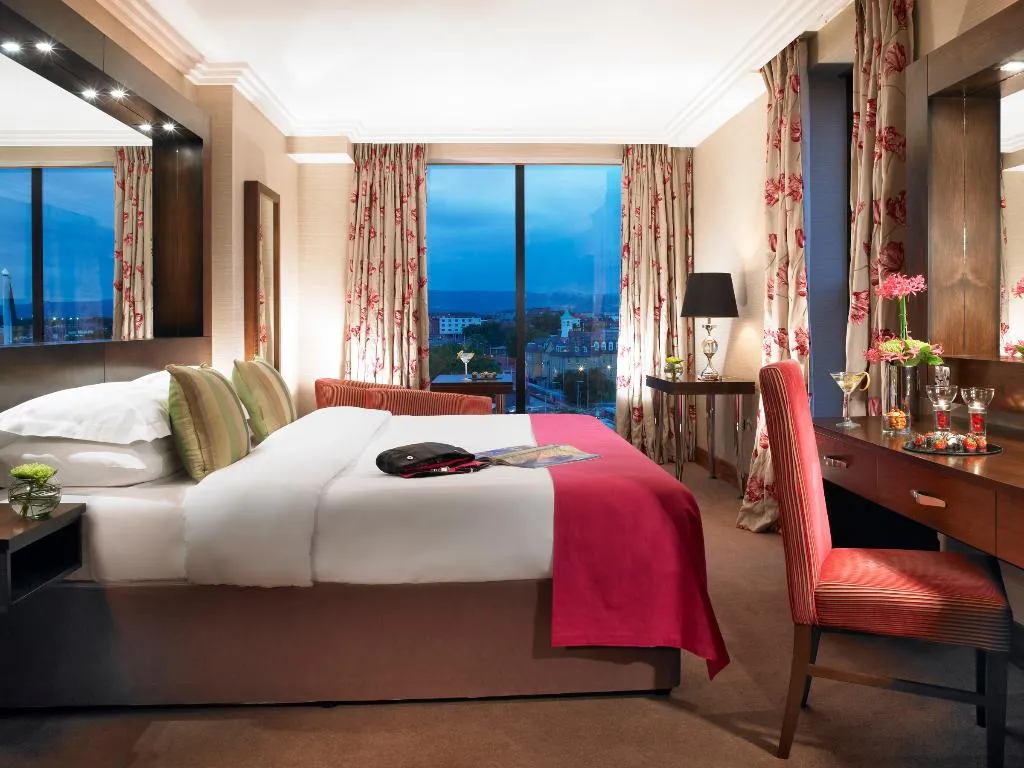 DOUBLE DELUXE KING BED Room, Ashling Hotel, Dublin