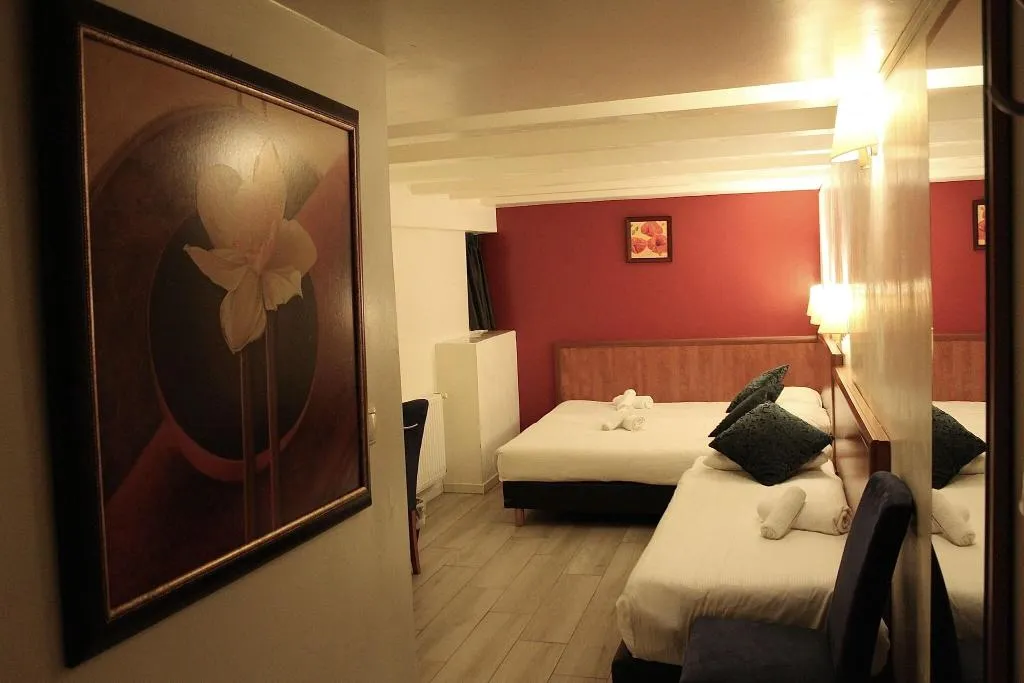 TRIPLE STANDARD Room, ITC Hotel, Amsterdam