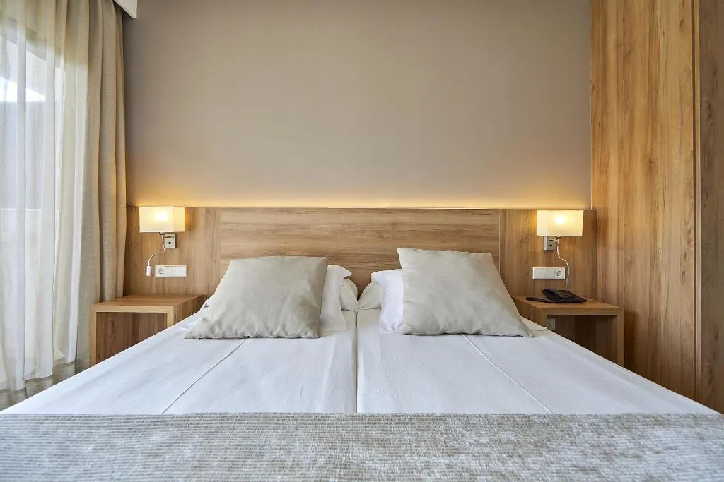 TWIN SEA VIEW WITH BALCONY Room, Playa Golf, Majorca