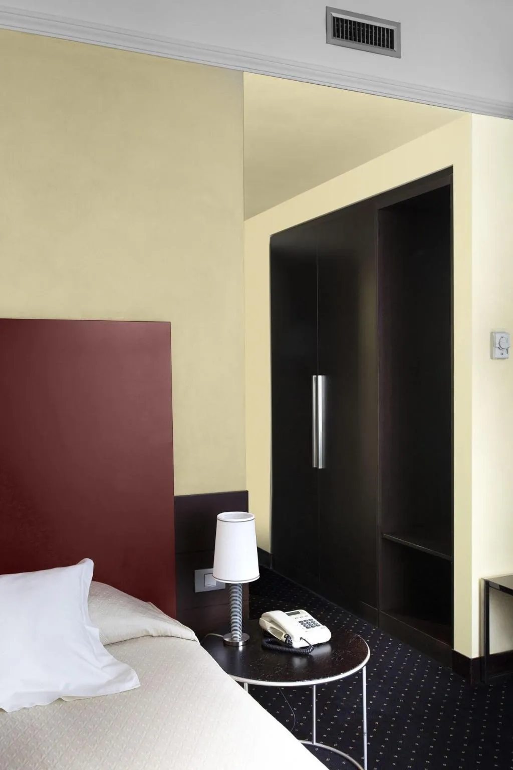 SINGLE STANDARD Room, Colombia, Milan