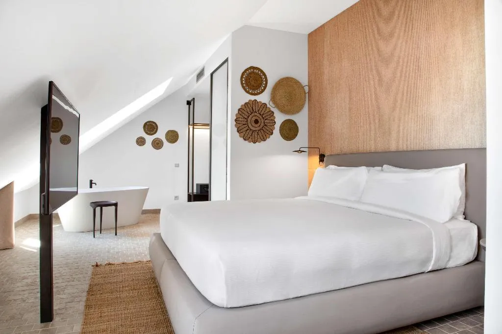 Room, Atocha Hotel Madrid, Tapestry Collection by Hilton, Madrid