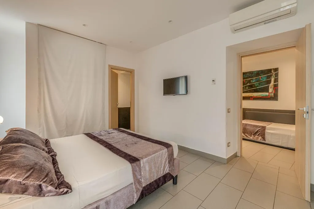 QUADRUPLE STANDARD Room, Trevi Palace Hotel, Rome