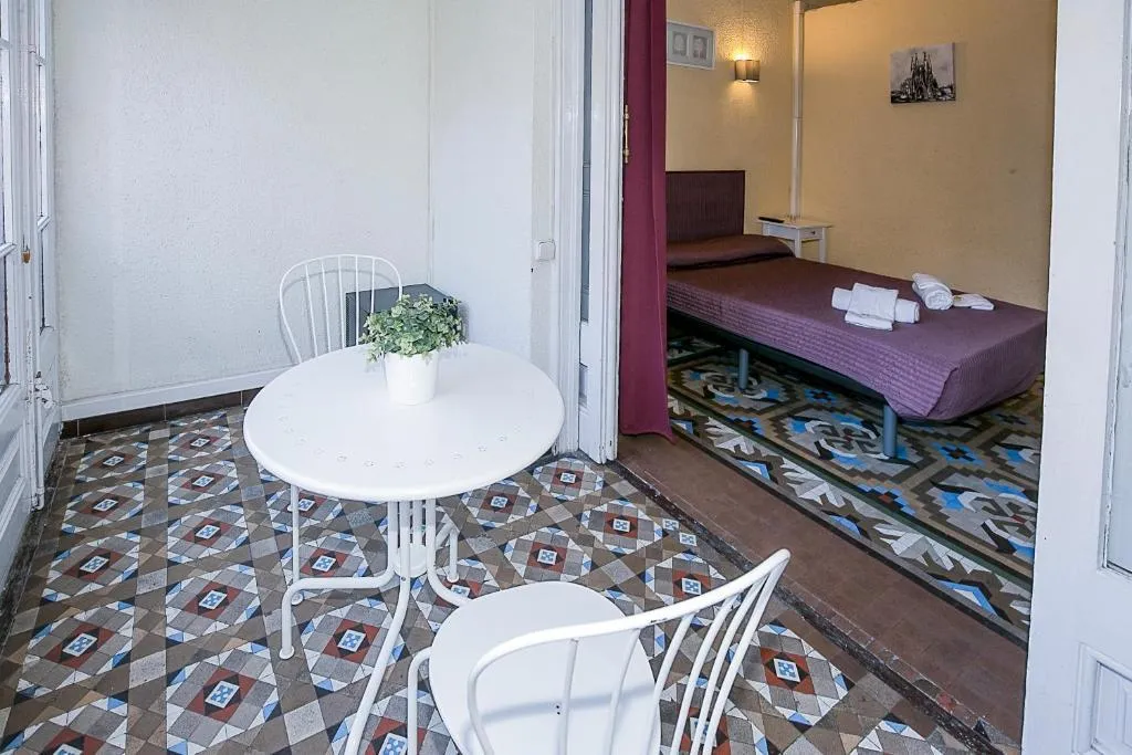 DOUBLE WITH SHARED BATHROOM Room, Hostal Balmes Centro, Barcelona