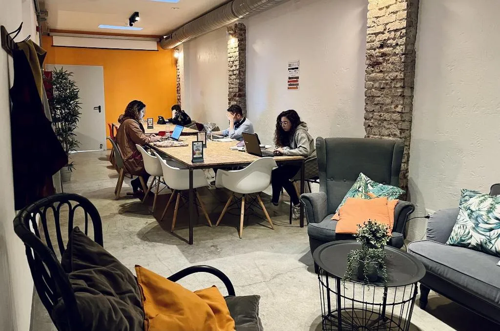 Conferences, Queen Hostel, Milan