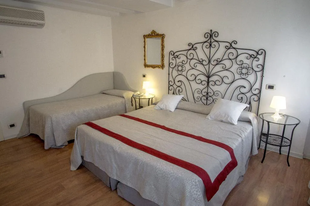 TRIPLE STANDARD Room, Antigo Trovatore, Venice