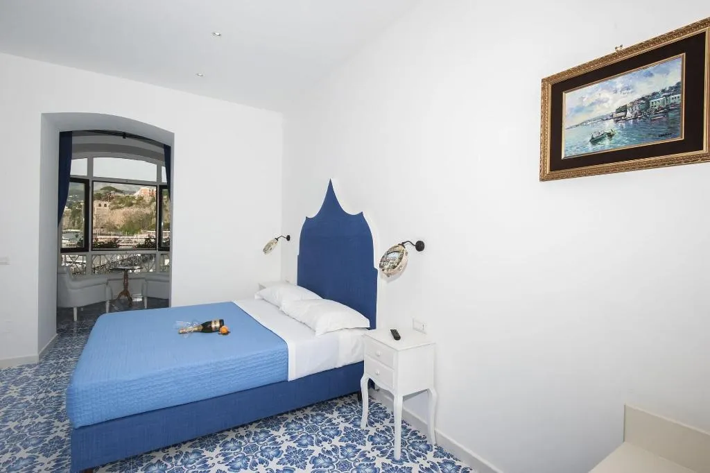 Room, Surriento Suites, Naples