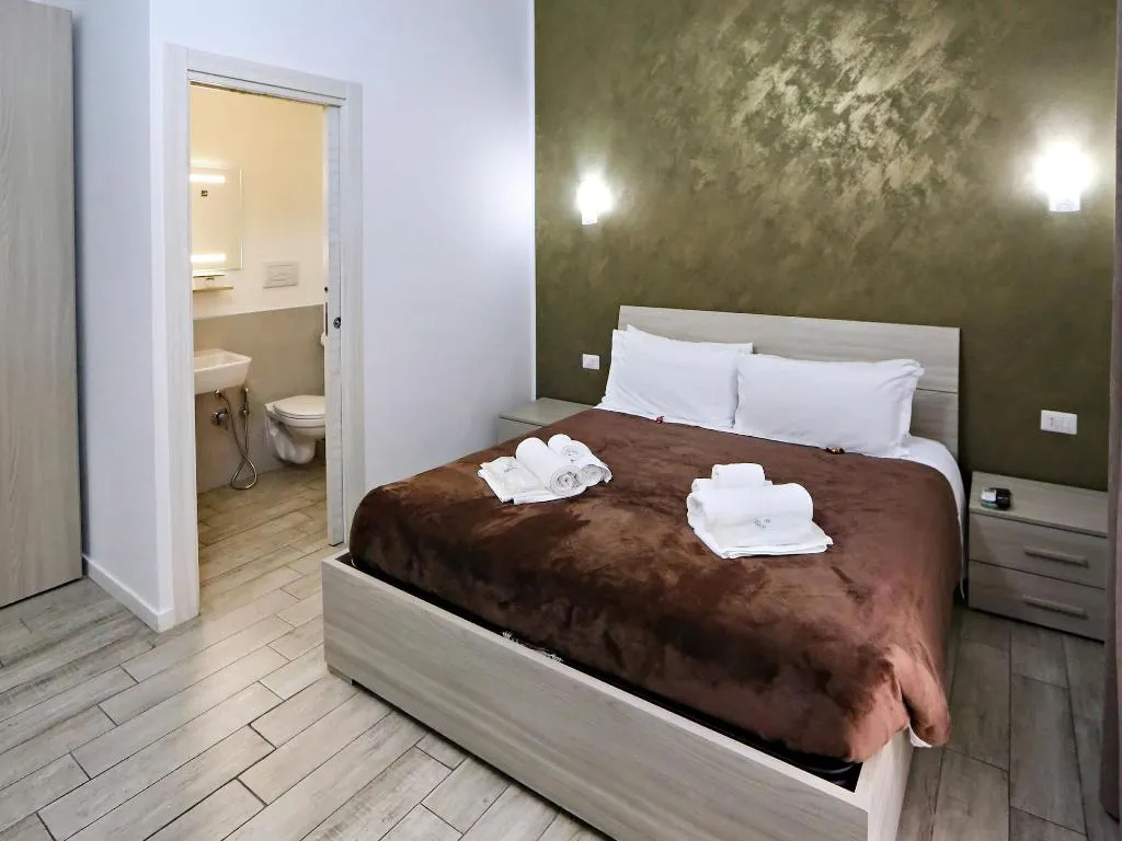 Room, Lotus Roma, Rome