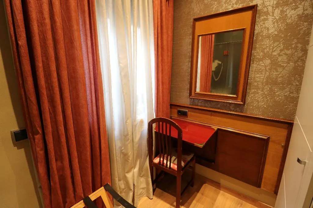 TWIN STANDARD Room, Hostal Hispano-Argentino Gran Via, Madrid