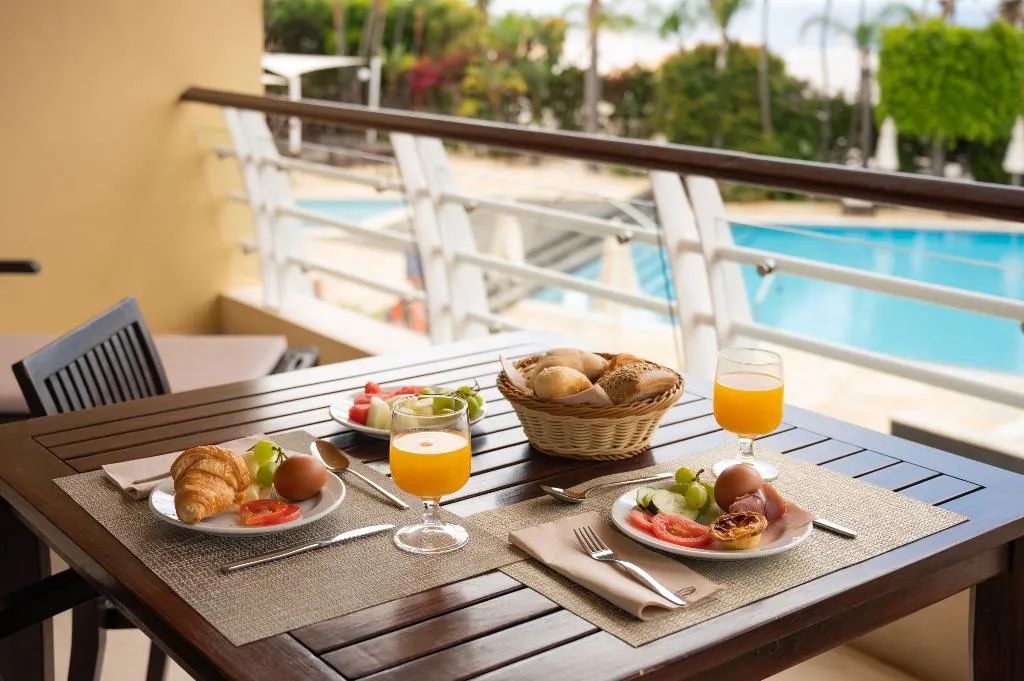 STUDIO POOL VIEW Room, Vila Luz, Algarve