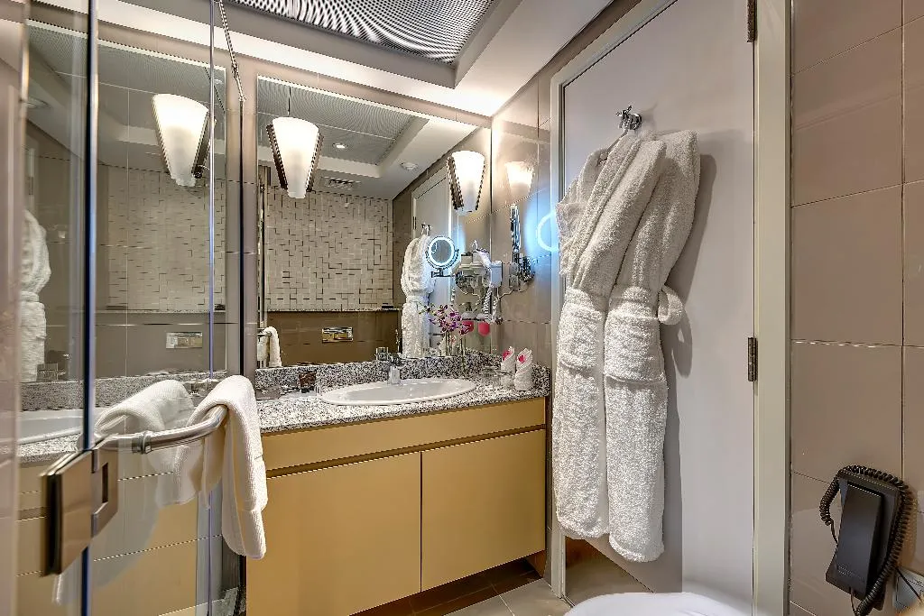 TWIN SUPERIOR Room, Royal Continental Hotel, Dubai