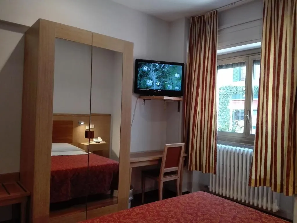 Room, Hotel Dover, Milan