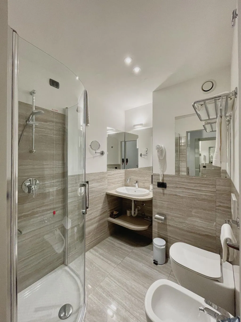 SINGLE STANDARD Room, Regina, Milan