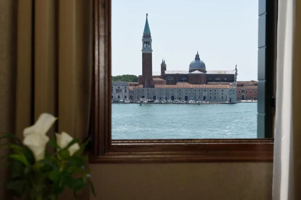 DOUBLE DELUXE LAGOON VIEW Room, Metropole Venezia, Venice