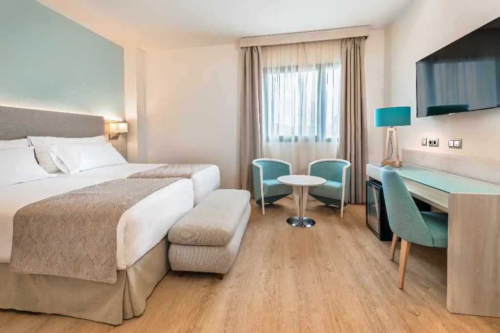 DOUBLE SUPERIOR Room, Occidental Sevilla Viapol, Seville