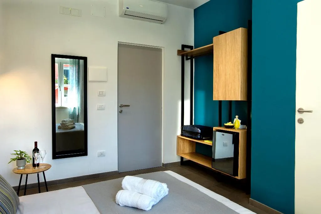 DOUBLE STANDARD Room, Mare Fuori Rooms, Naples