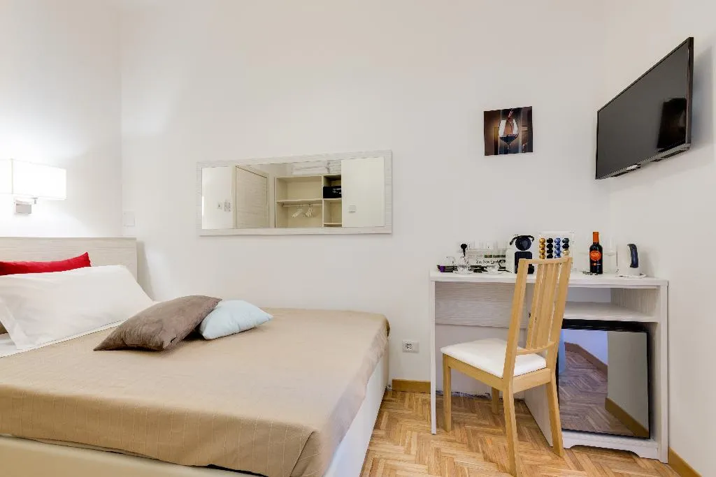 SINGLE STANDARD Room, Dolce Luxury Rooms, Rome