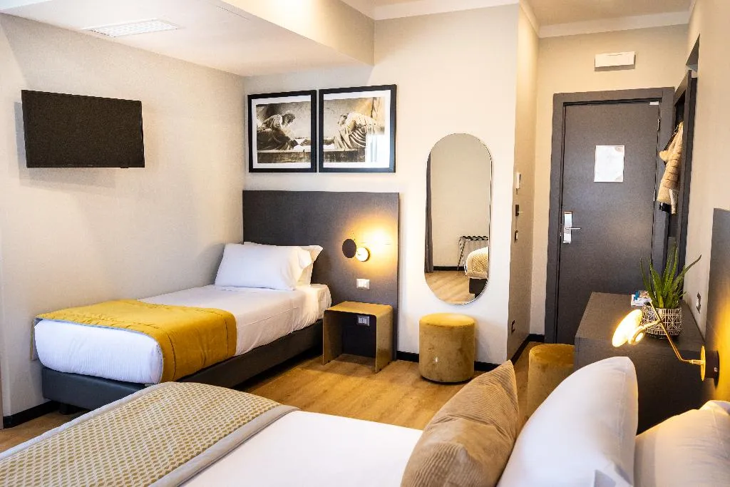 TRIPLE DELUXE Room, The Cross, Rome