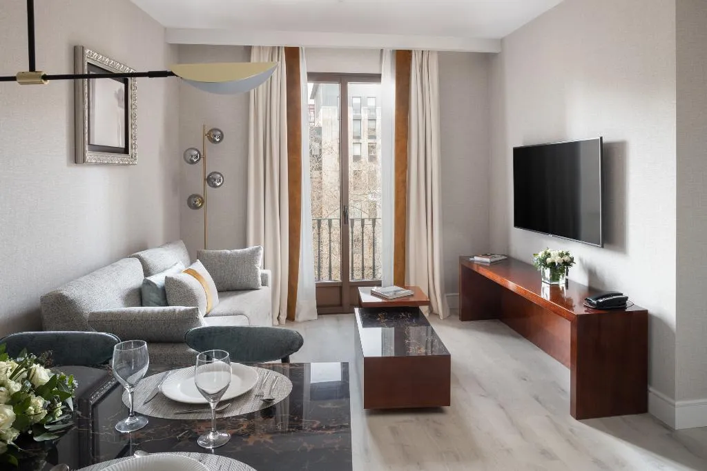 APARTMENT TWO BEDROOMS Room, Suites Center Barcelona, Barcelona