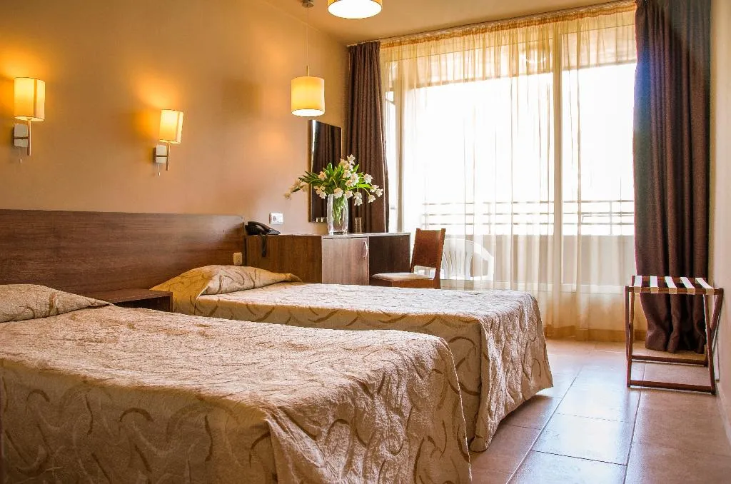 Room, Gladiola, Varna