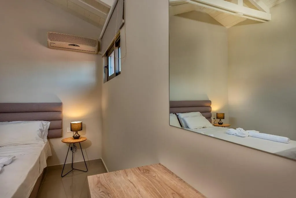 Room, Papillon, Zante