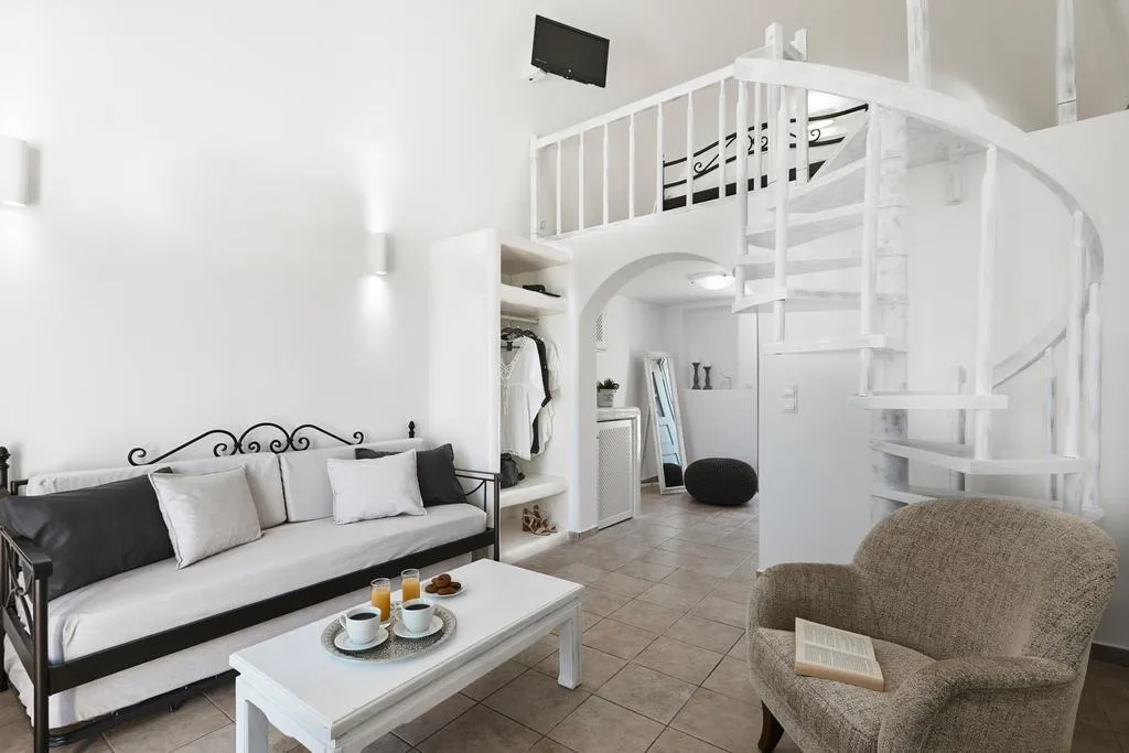 Double or Twin SUPERIOR Room, Golden East, Santorini