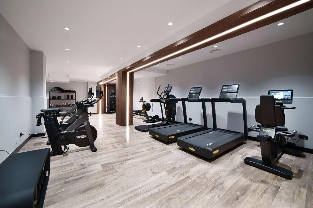 Sports and Entertainment, Radisson Hotel Nola Naples, Naples