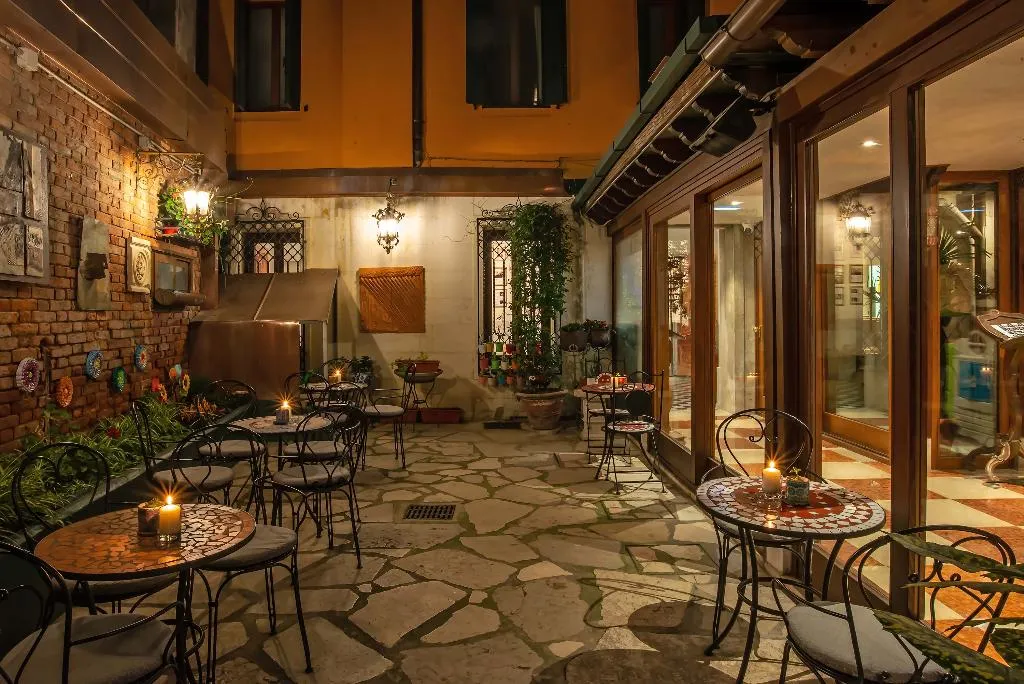 Terrace, La Fenice et des Artistes, Venice