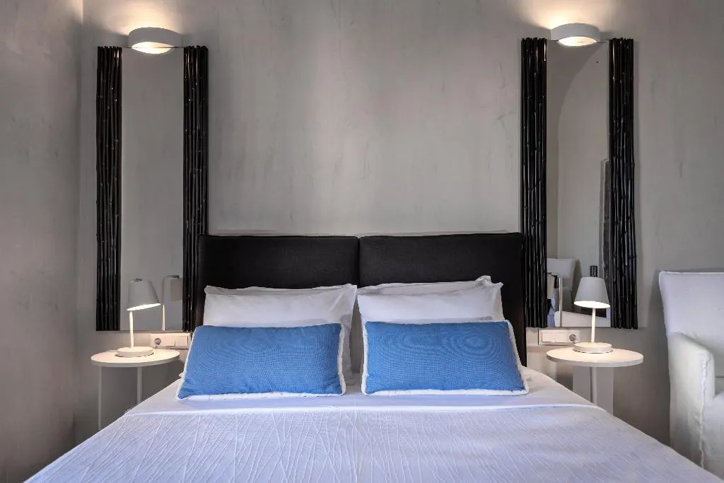 SUITE WITH JACUZZI Room, Mythical Blue Luxury Suites, Santorini