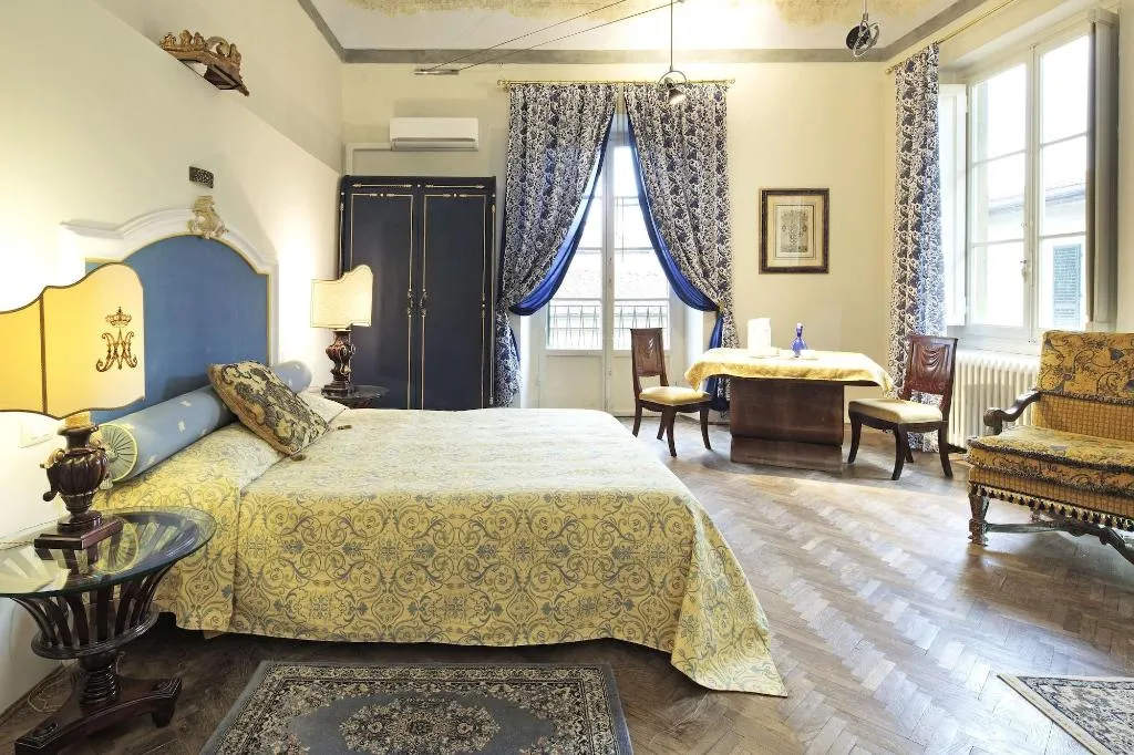 Room, Perla Js, Florence
