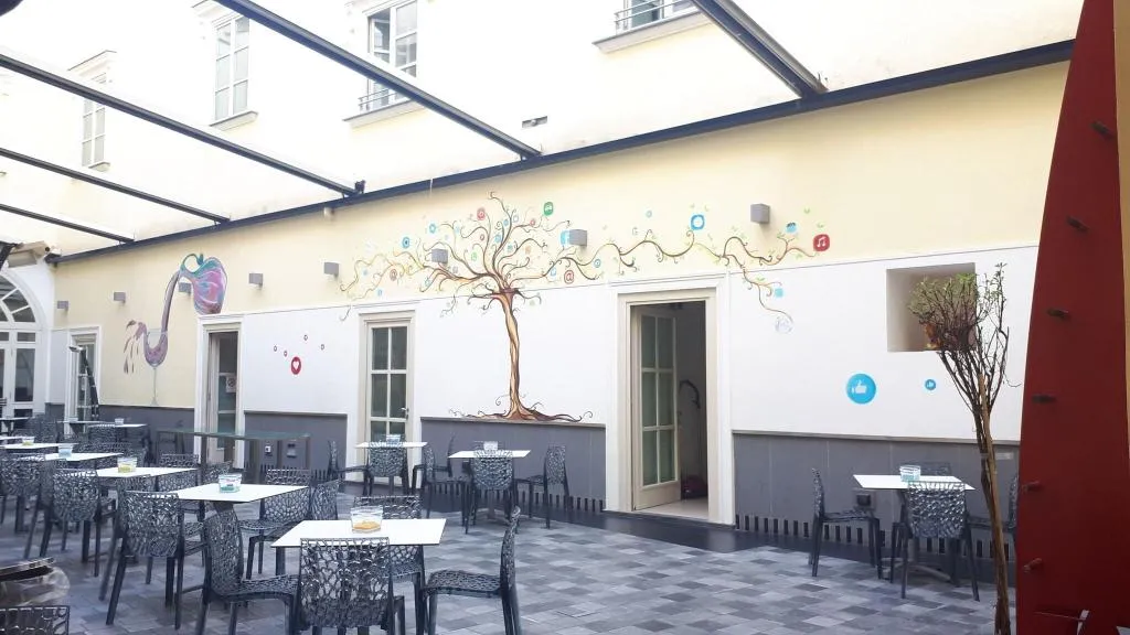Restaurant, Seven Hostel, Naples