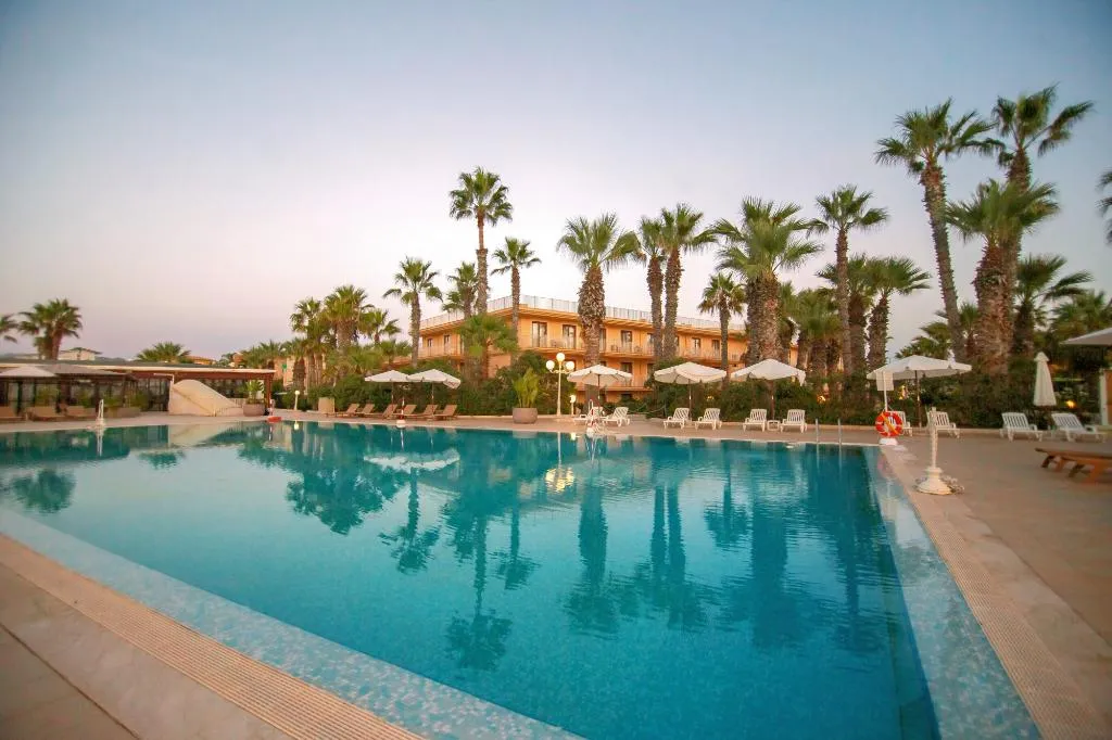 Pool, Dioscuri Bay Palace, Catania