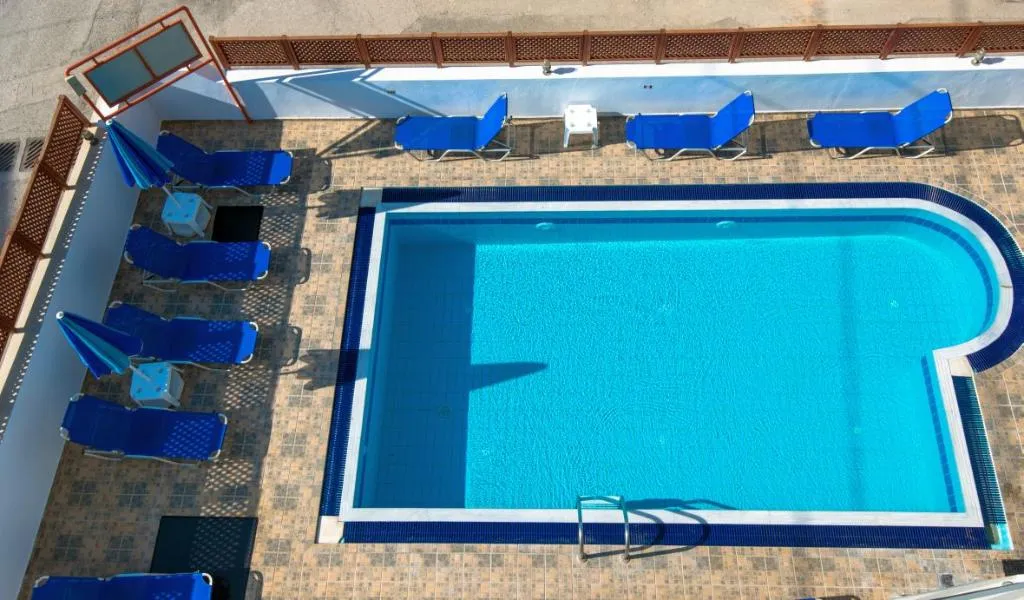 Pool, Daisy, Crete