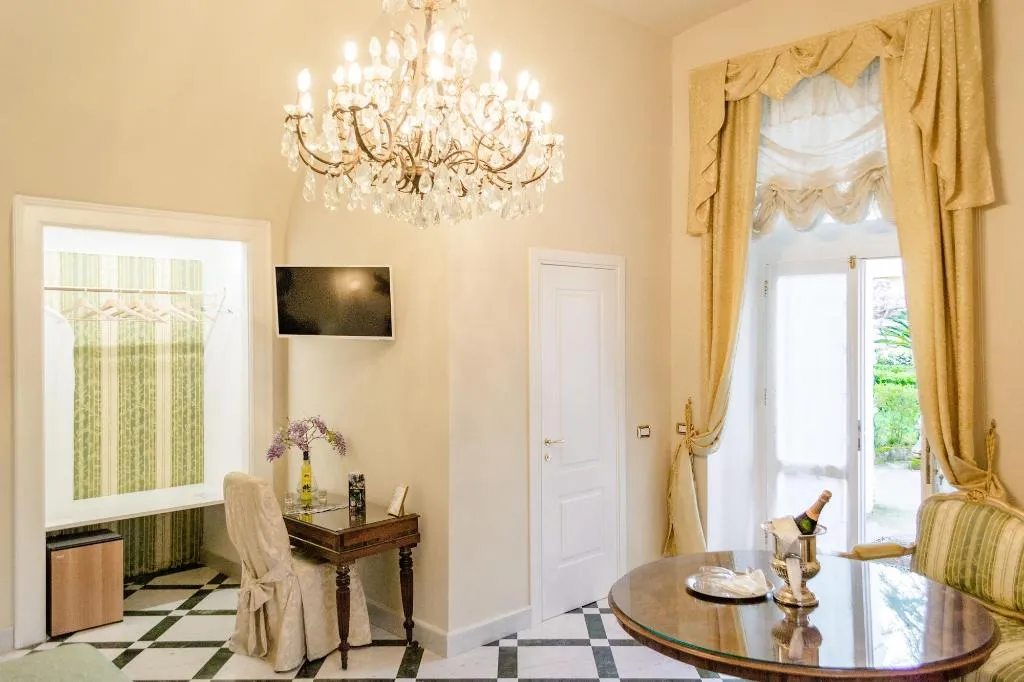 Room, Relais La Rupe, Naples