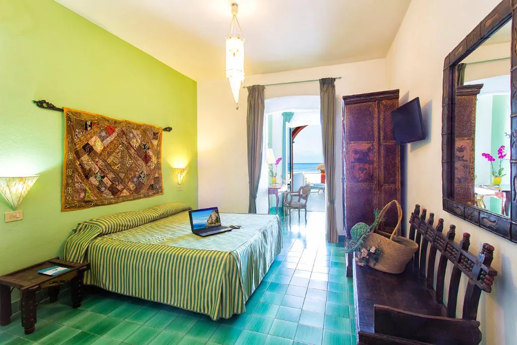 Room, La Scogliera, Naples