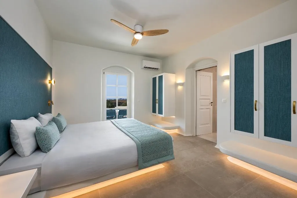 VILLA THREE BEDROOMS WITH PRIVATE POOL Room, Sienna Eco Resort, Santorini