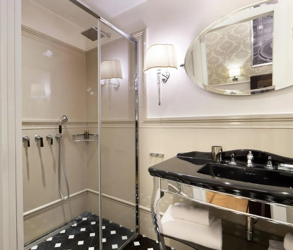 Room, Luxury Duomo Rooms, Milan