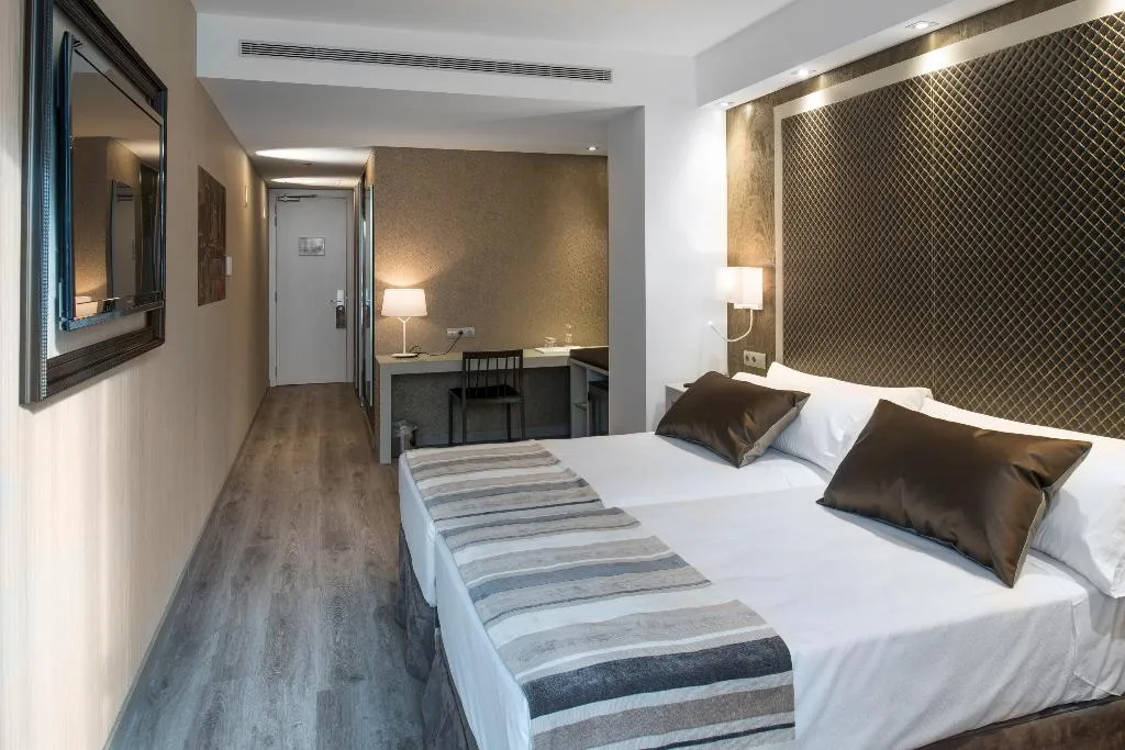 Double or Twin STANDARD Room, Catalonia Square, Barcelona