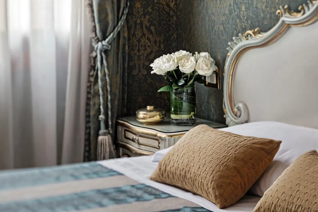 DOUBLE CANAL VIEW Room, Antica Locanda Al Gambero, Venice