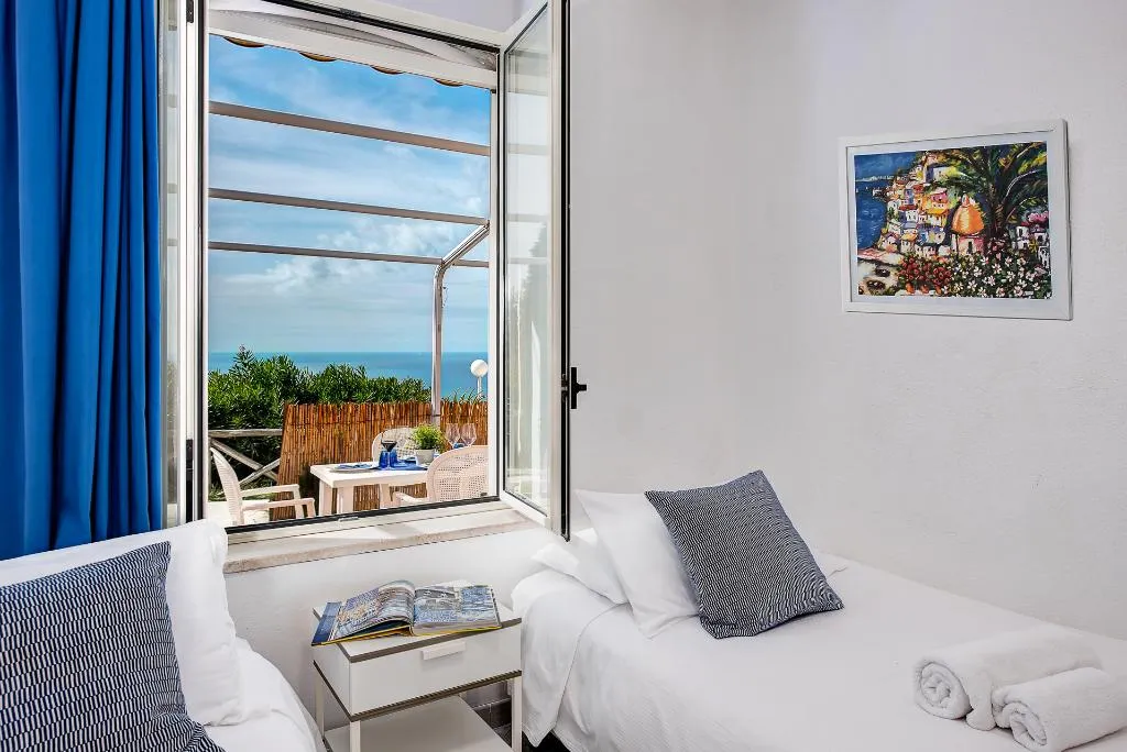 APARTMENT CLASSIC TWO BEDROOMS Room, Gocce Di Capri  Residence, Naples