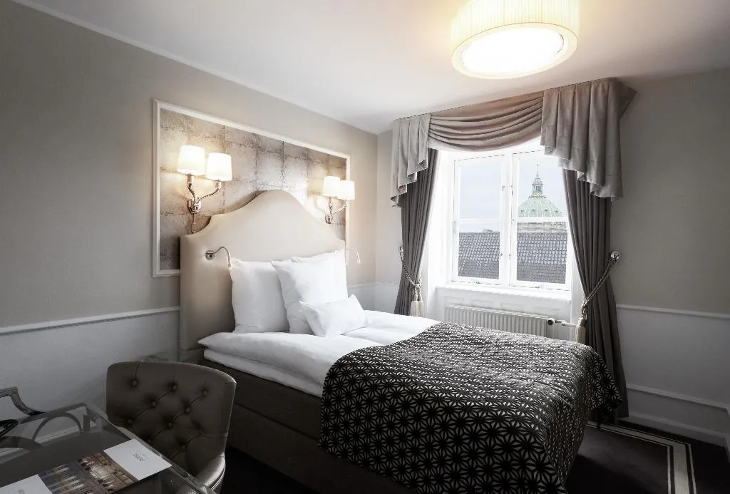 DOUBLE BASIC Room, Phoenix, Copenhagen