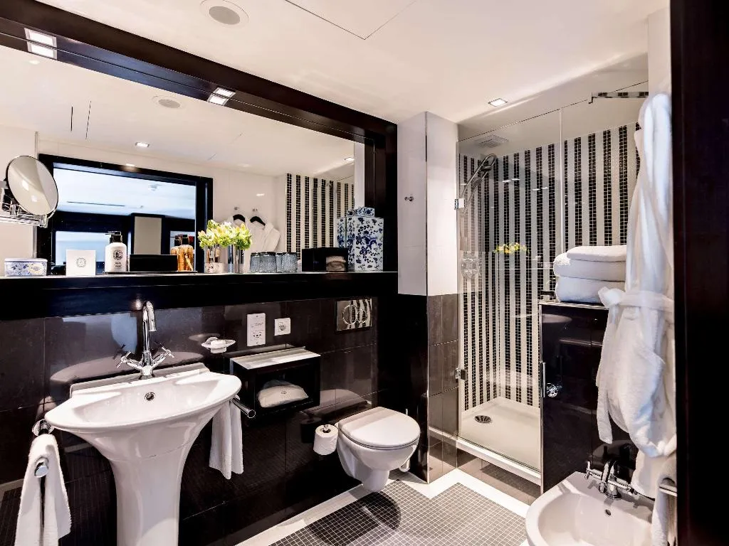 SUITE KING SIZE BED Room, Sofitel Lisbon Liberdade, Lisbon