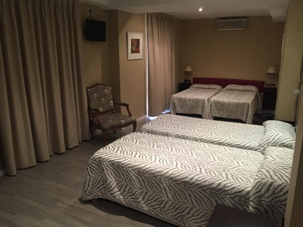 QUADRUPLE STANDARD Room, Benetusser, Costa Blanca