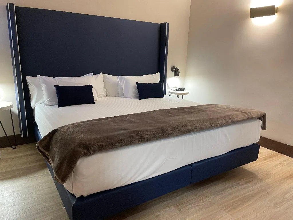 DOUBLE KING SIZE BED Room, María Cristina Hotel, Madrid