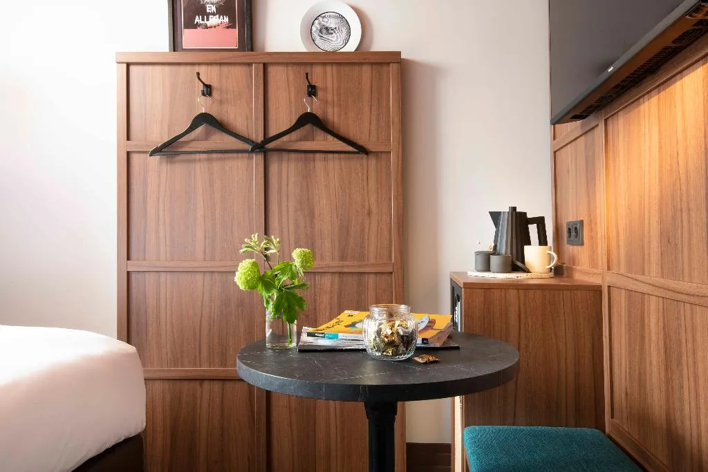 DOUBLE BASIC Room, Jan Luyken Amsterdam, Amsterdam
