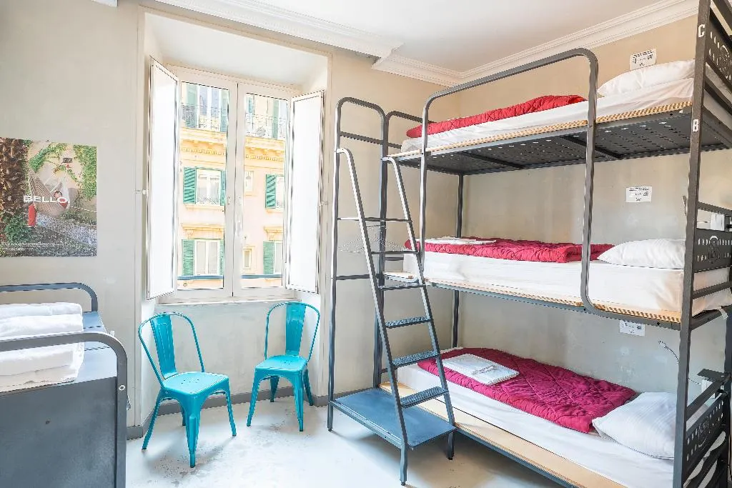 FAMILY ROOM CAPACITY 6 Room, Ostello Bello Roma Colosseo, Rome