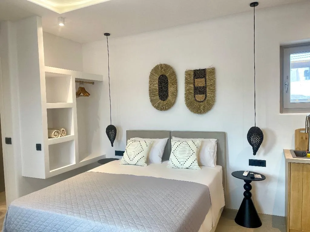SUITE DELUXE WITH BALCONY Room, Mykonos Dot Suites, Mykonos