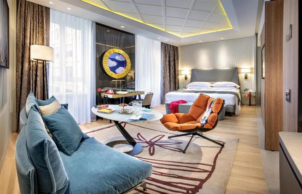 Room, Cavour, Milan
