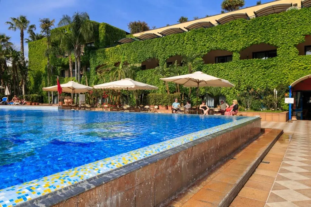 Pool, Caesar Palace, Catania